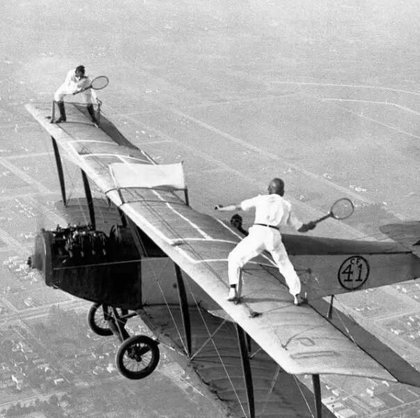 fun randoms - funny photos - tennis on a plane - 41