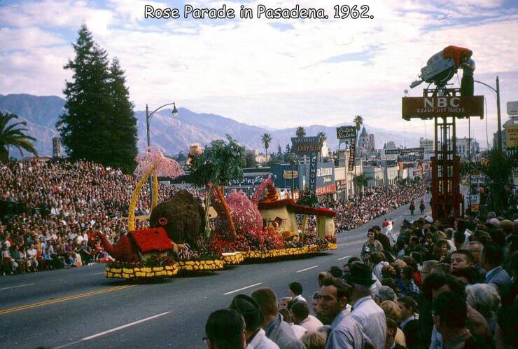 fun randoms - funny photos - phoebe bridgers garden song art poster - Rose Parade in Pasadena. 1962. Vaitant Chrysler From Aperial Peter Satur Nbc Chaup Lift Tarcks