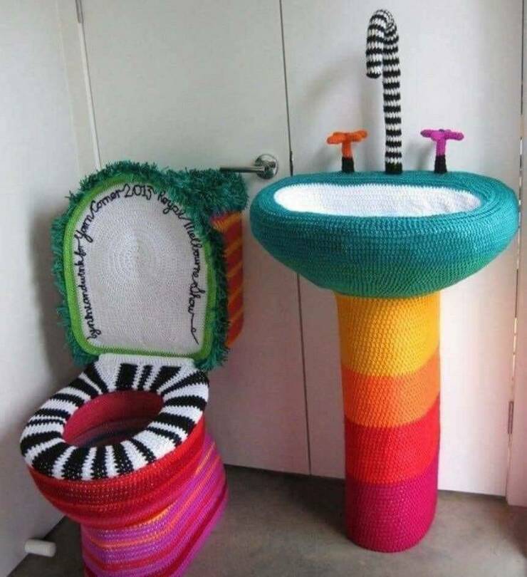fun randoms - funny photos - crochet bathroom sink - rahoy Comer 2015 Melbourne Show prome pamprionywhe