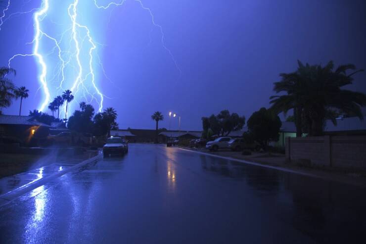 cool pics - blue lightning aesthetic
