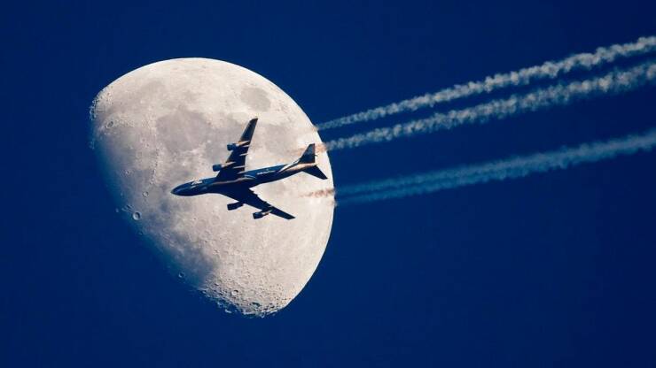 cool pics and photos daily dose - cool pics and photos daily dose -plane flying over the moon