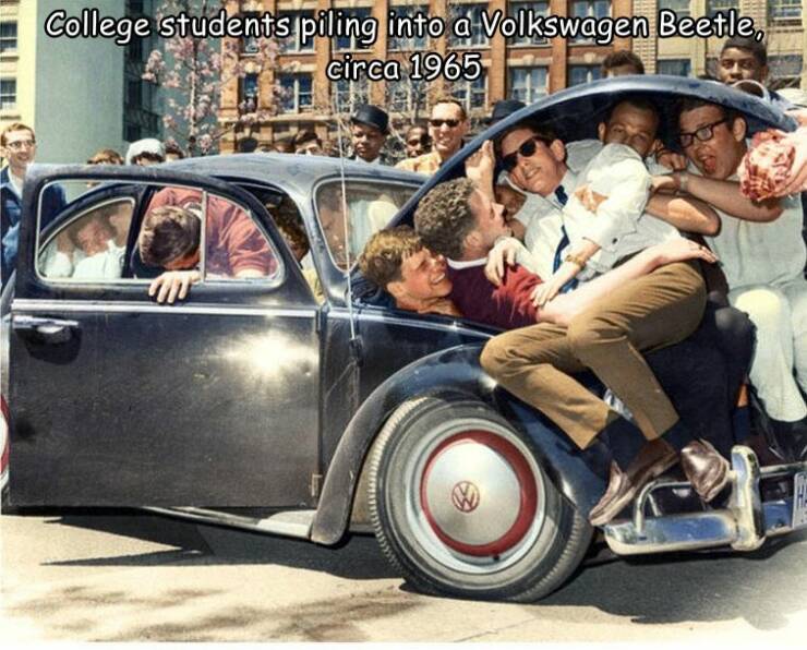 daily dose of randoms - many people fit in a vw beetle - College students piling into a Volkswagen Beetle, circa 1965