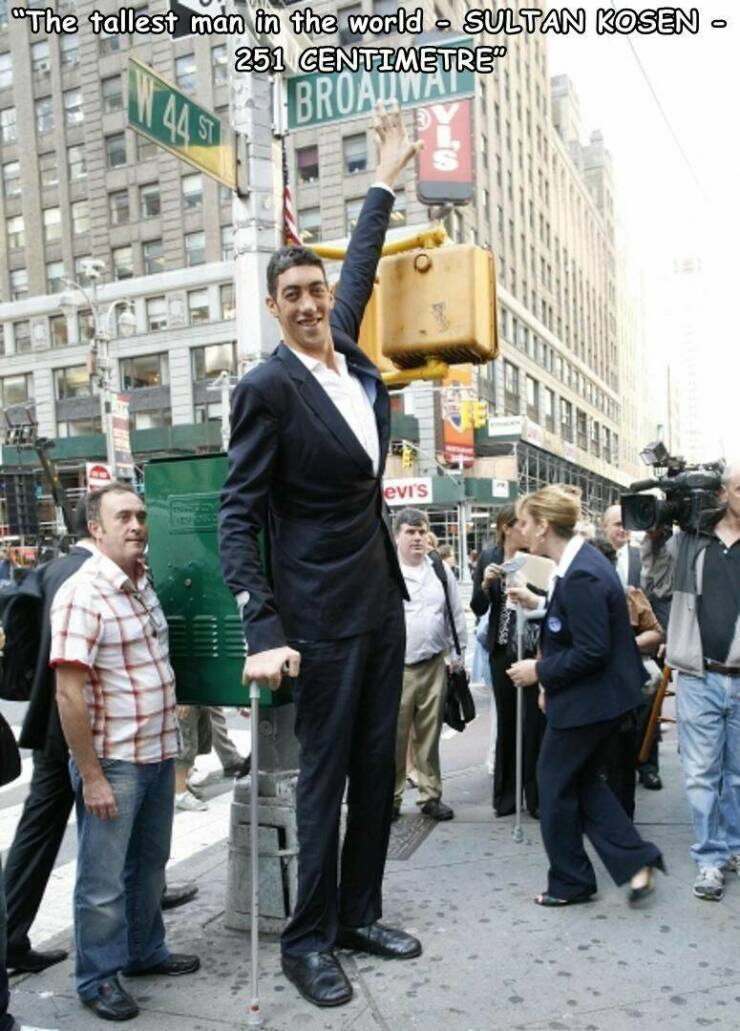 cool random pics - sultan kosen height in feet - "The tallest man in the world Sultan Kosen 251 Centimetre Broadway 44 St evi's
