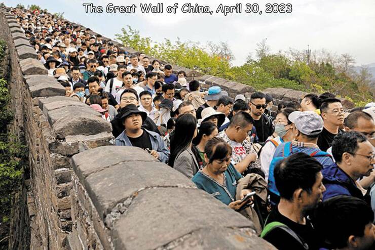 cool random pics and photos - crowd - The Great Wall of China,