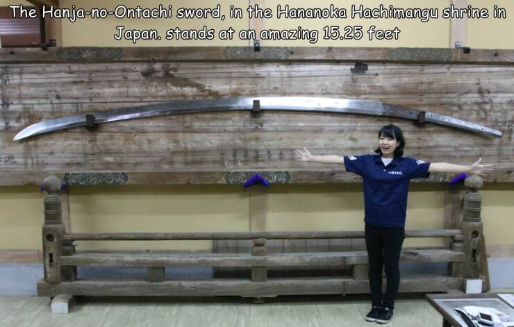 cool random pics and photos - haja no ontachi edit - The HanjanoOntachi sword, in the Hananoka Hachimangu shrine in Japan. stands at an amazing 15.25 feet 399 Yriro