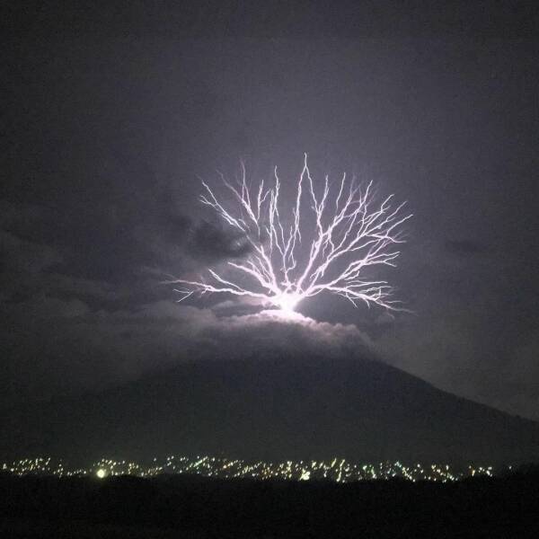 cool random pics - upwards lightning