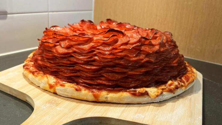 cool random pics and photos - 1000 pepperoni pizza