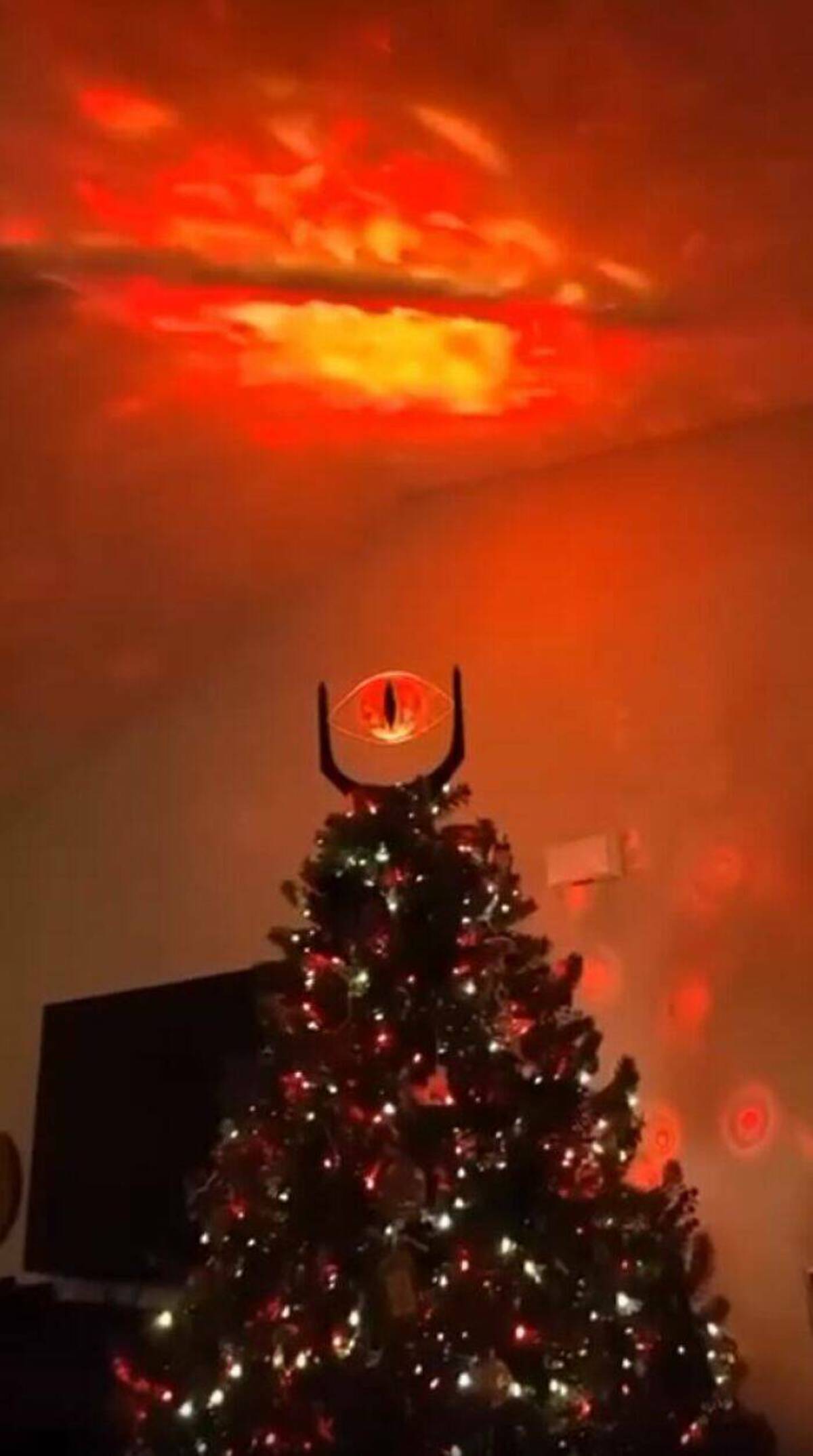 eye of sauron christmas tree - S