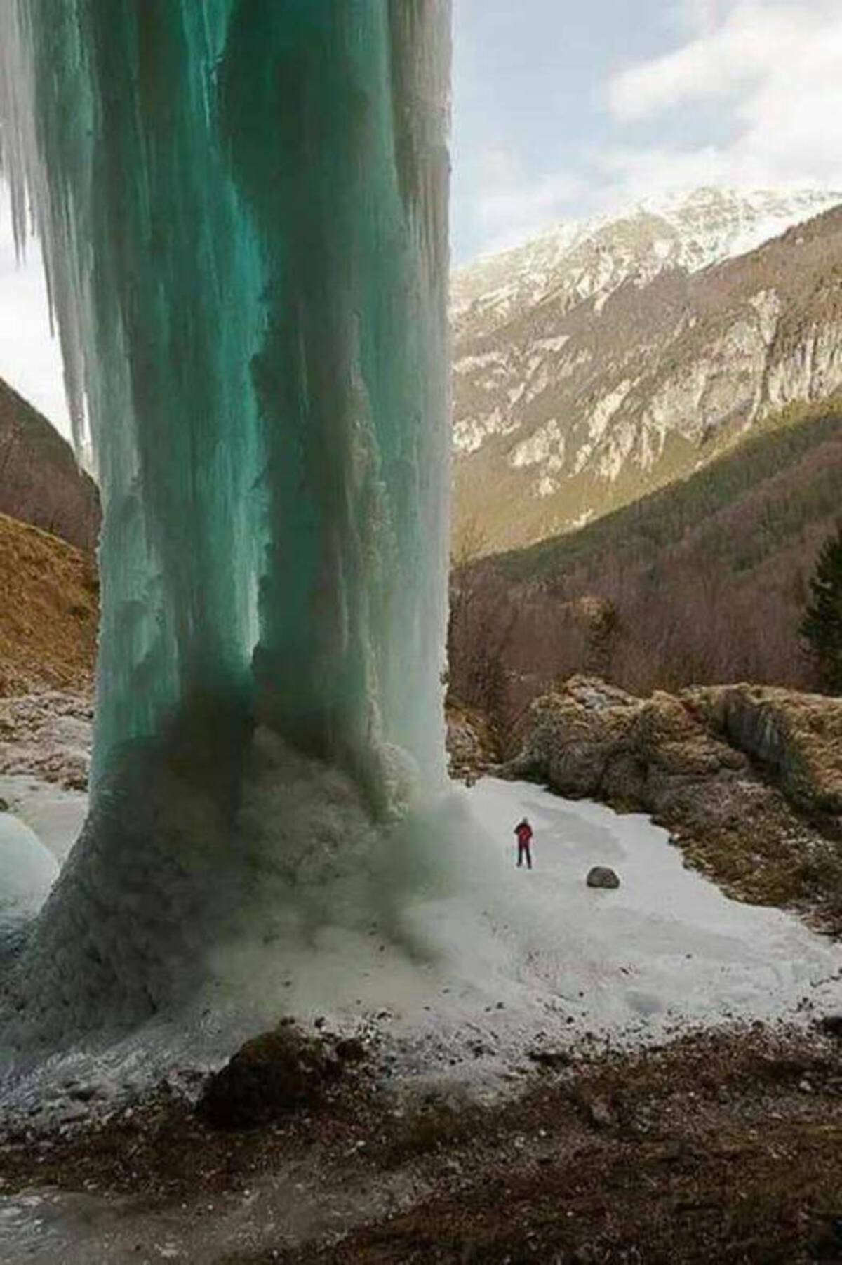frozen waterfall in south tyrol italy - Gotu