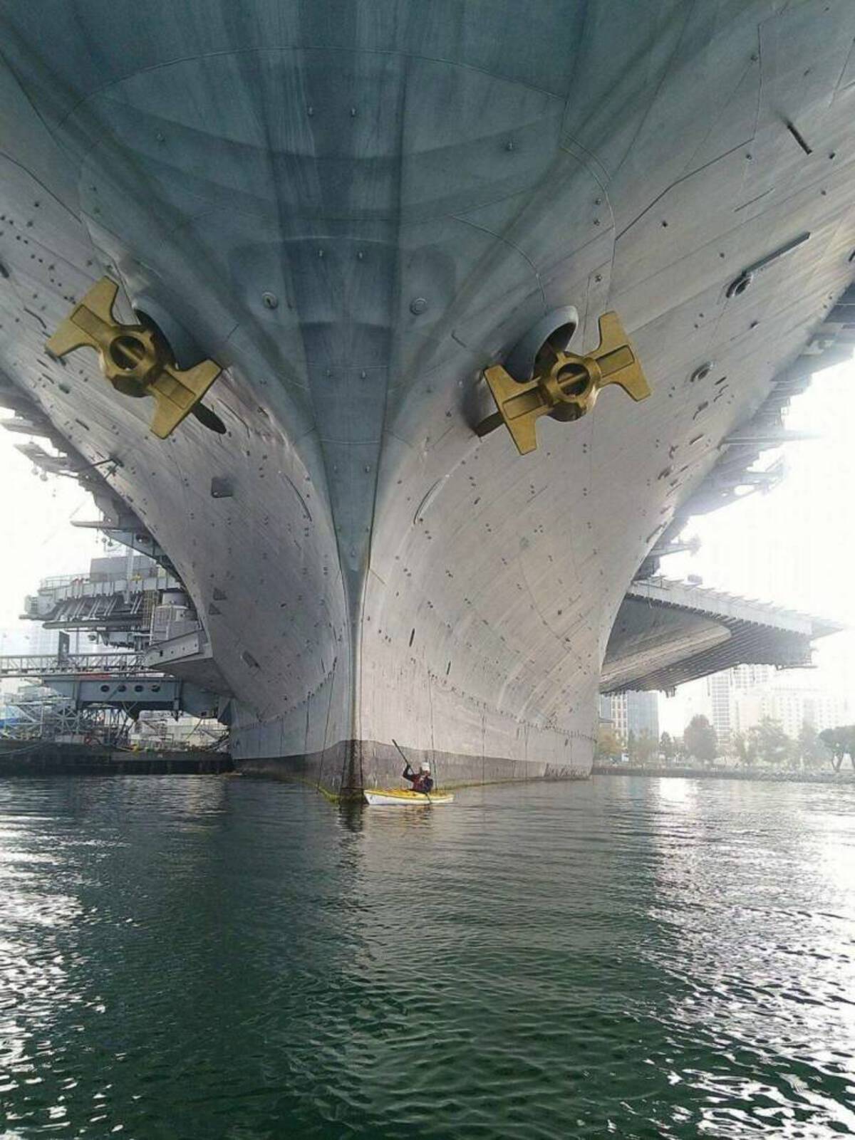 kayak vs aircraft carrier - exist