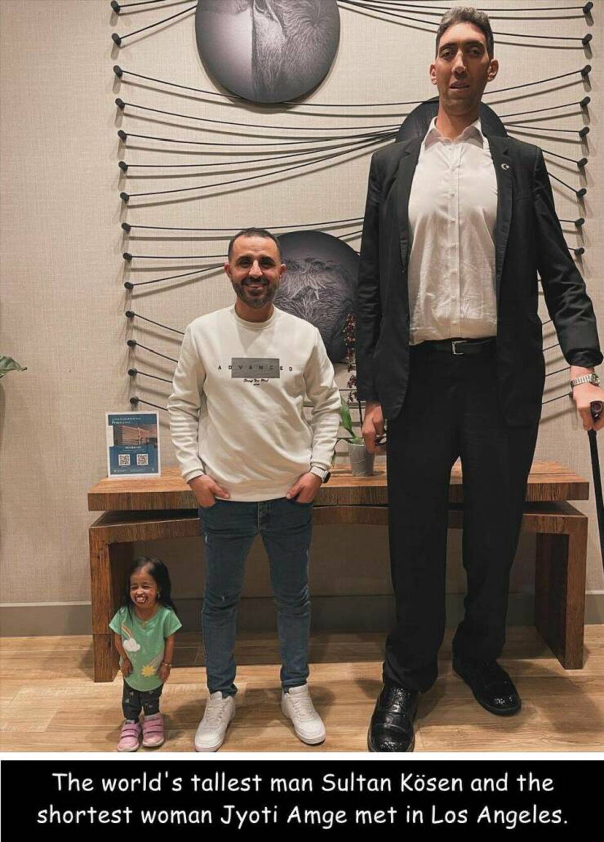 standing - Advanced The world's tallest man Sultan Ksen and the shortest woman Jyoti Amge met in Los Angeles. uring