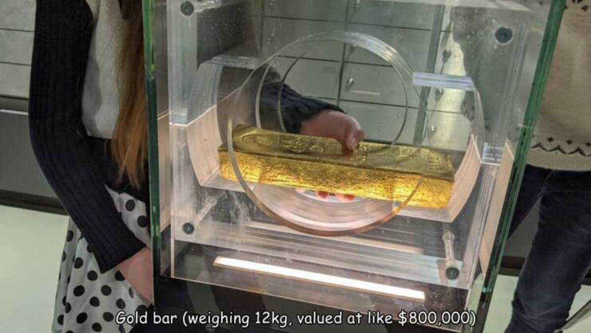 kitchen appliance - Gold bar weighing 12kg, valued at $800,000