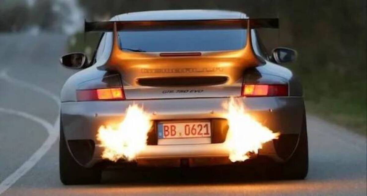 cars shooting flames - Bb.0621