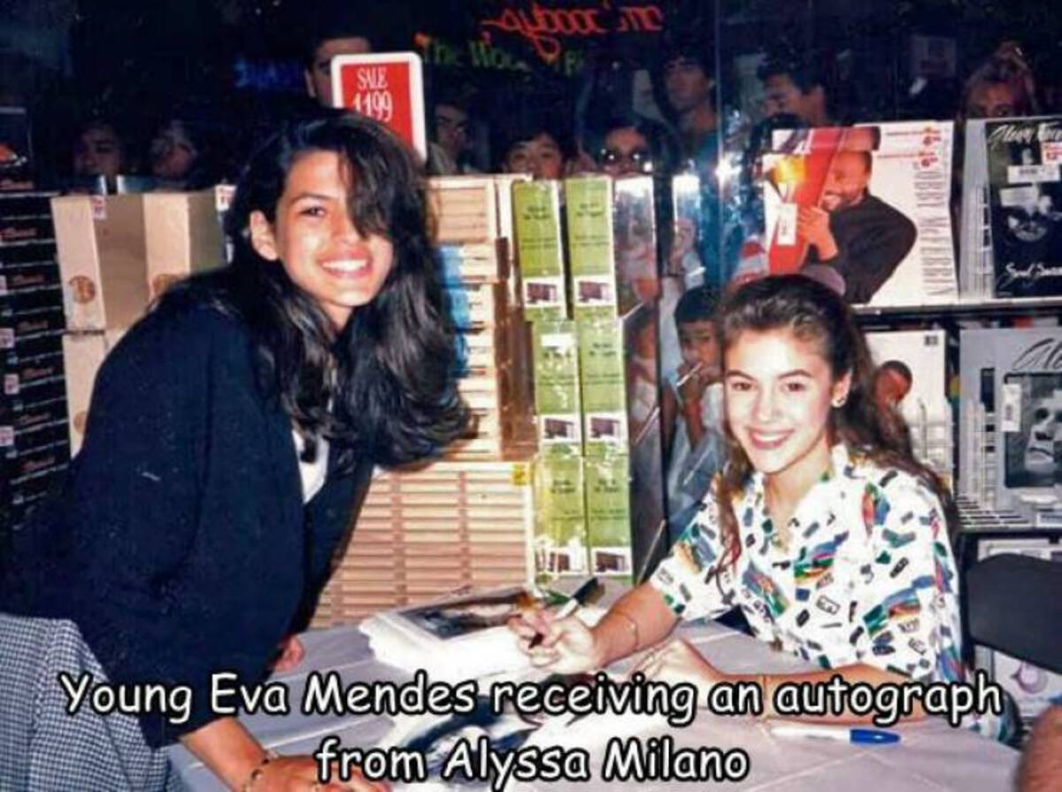 eva mendes alyssa milano - Aubooc Tc The Wo Sale 4199 Young Eva Mendes receiving an autograph from Alyssa Milano