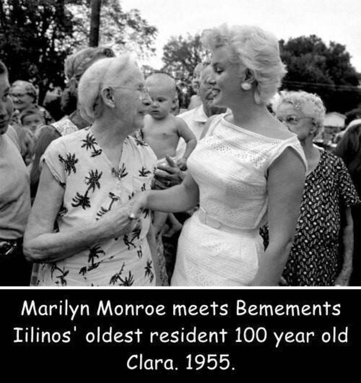 older marilyn monroe - Marilyn Monroe meets Bemements Iilinos' oldest resident 100 year old Clara. 1955.