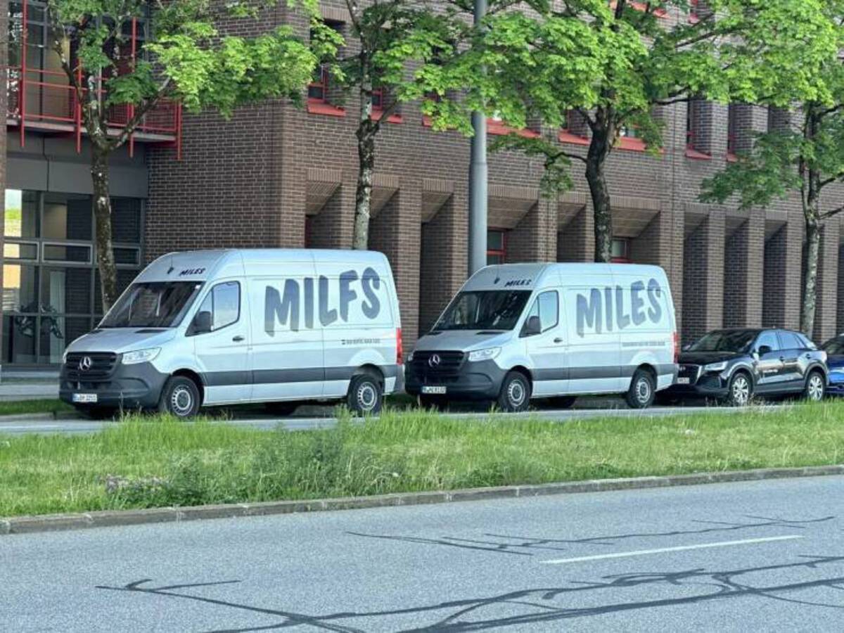 compact van - 10 Miles Milfs Miles Miles