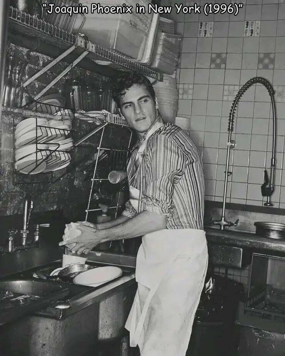 joaquin phoenix washing dishes - "Joaquin Phoenix in New York 1996"