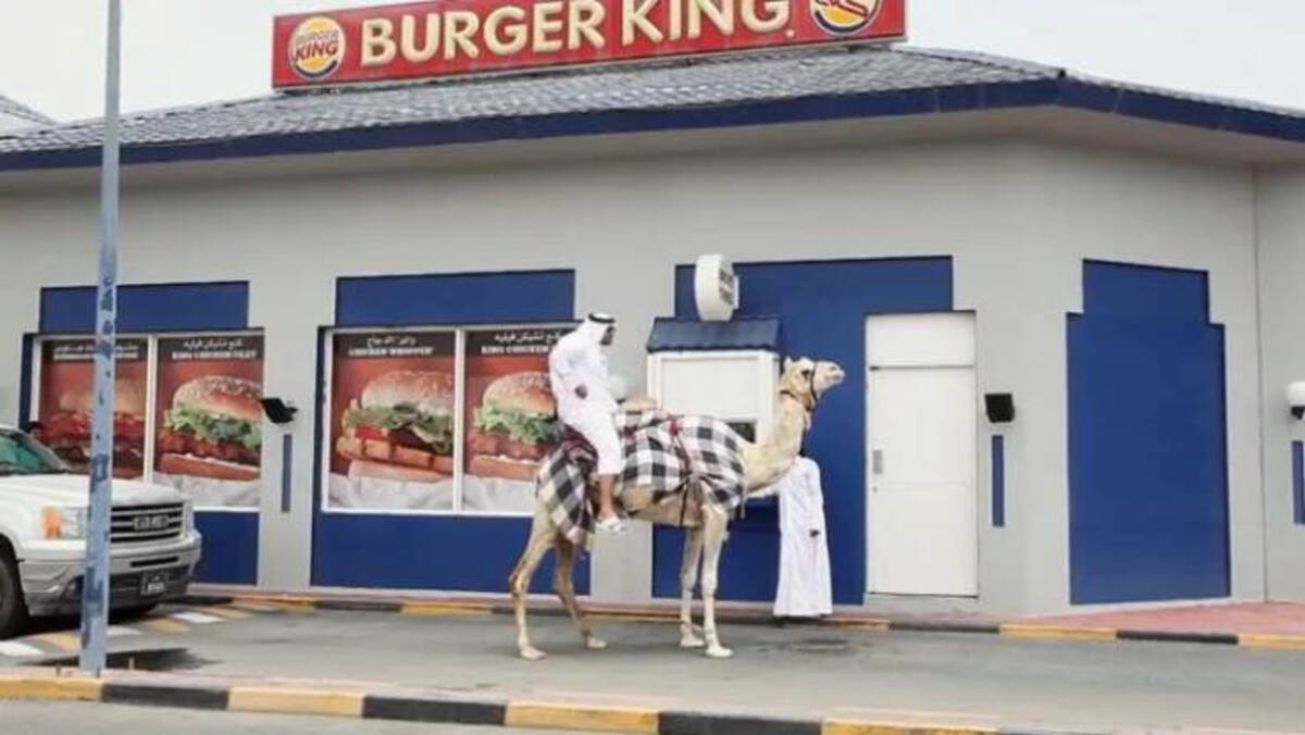 person riding a camel through a burger king - Burger King Burger 562
