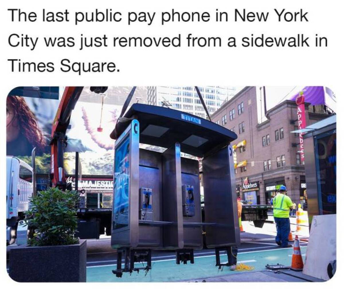 The last public pay phone in New York City was just removed from a sidewalk in Times Square. Majesti Titan Applebees Gg Gg