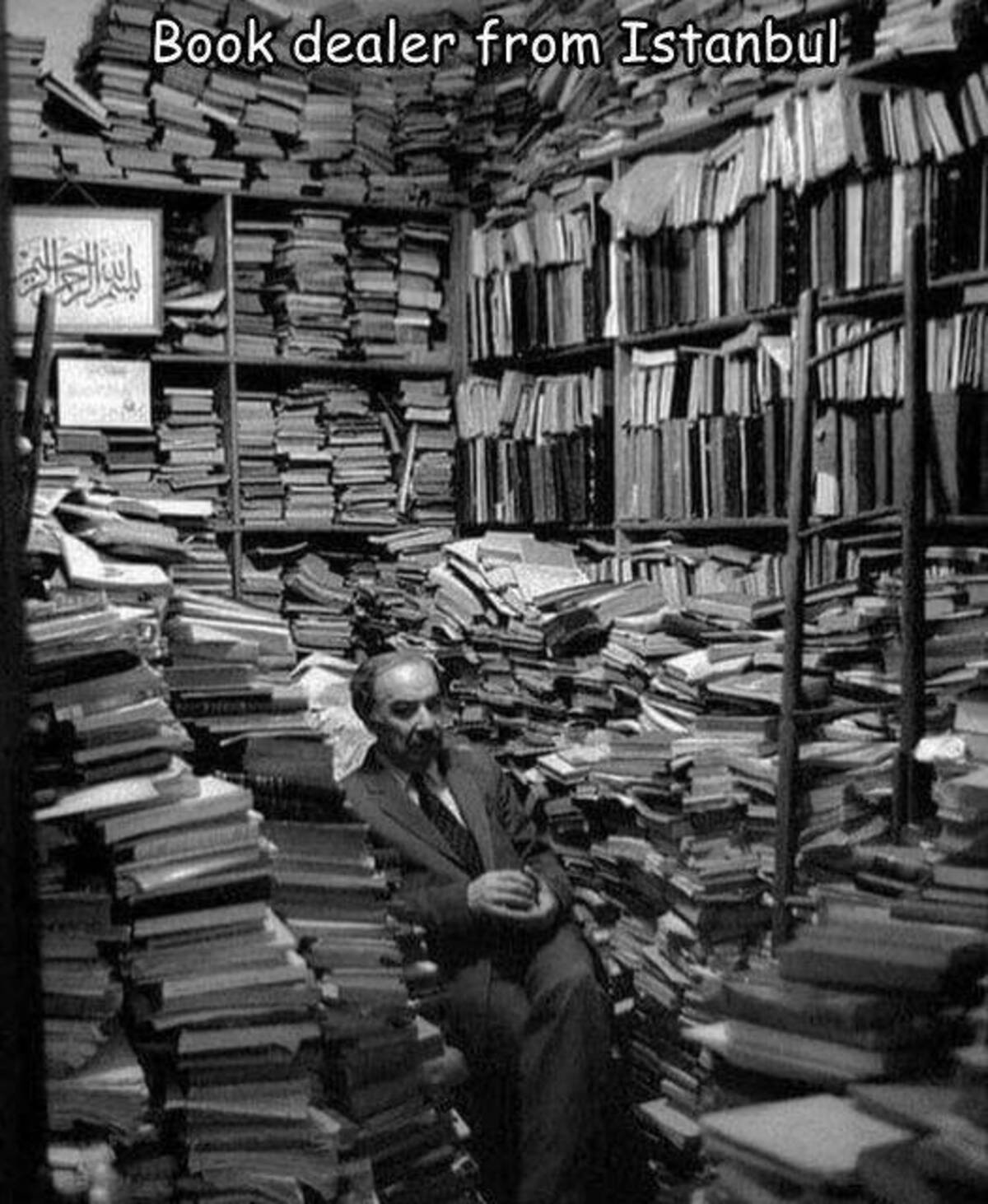 monochrome - Book dealer from Istanbul