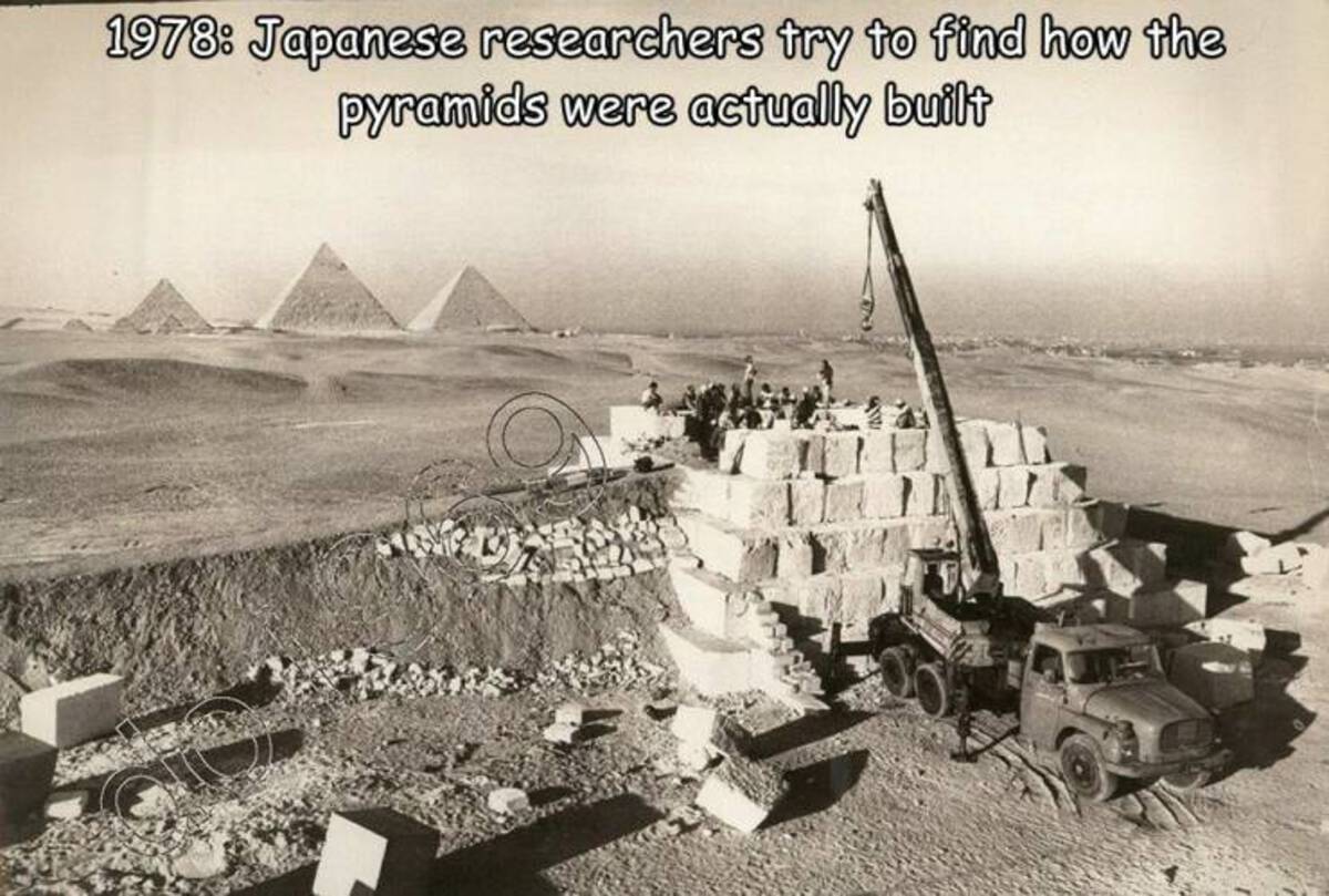 Egyptian pyramids - 1978 Japanese researchers try to find how the pyramids were actually built