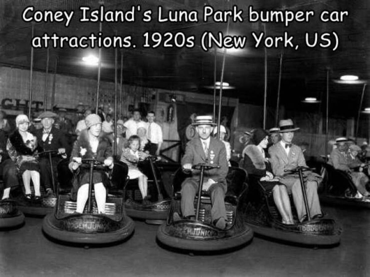 life in 1925 - car Coney Island's Luna Park bumper attractions. 1920s New York, Us Gemjuni Rougers Munic