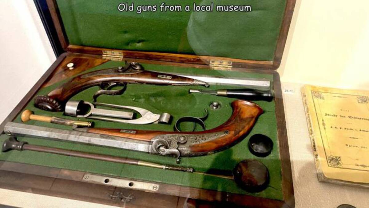 revolver - Old guns from a local museum 949 20.11. Stube bes Crinesung