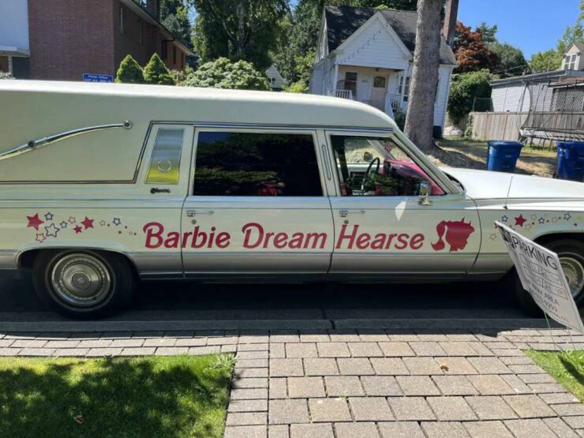 antique car - Barbie Dream Hearse 43 Parking