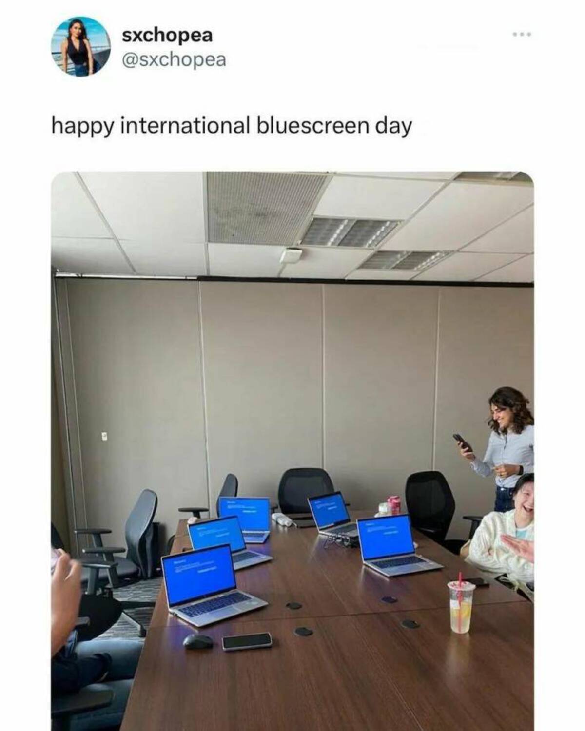 Internet meme - sxchopea happy international bluescreen day