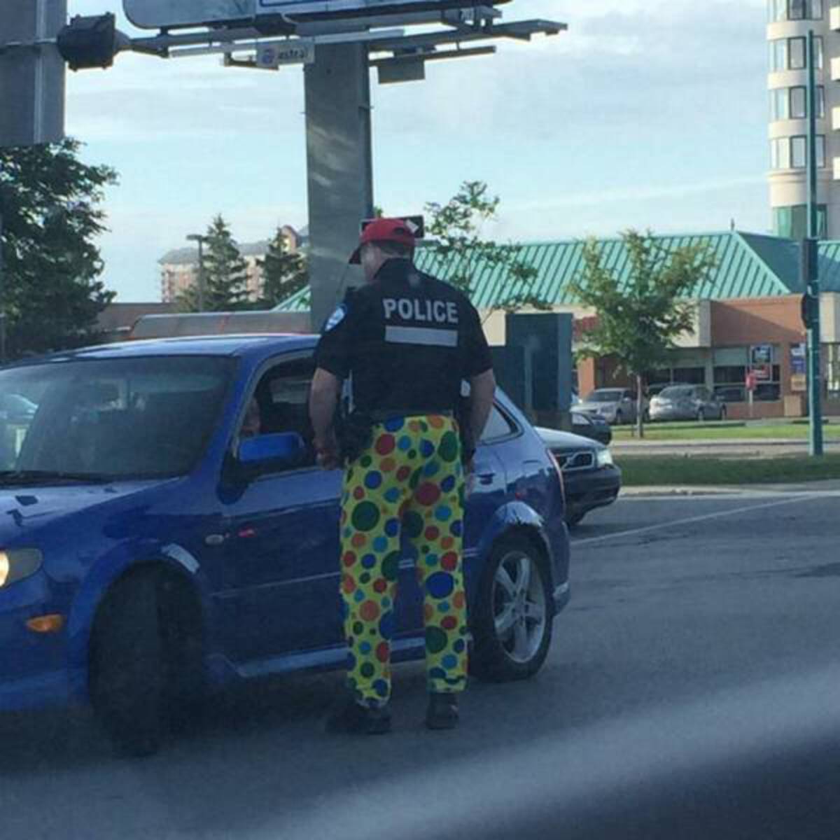 montreal police pants protest - mstra Police