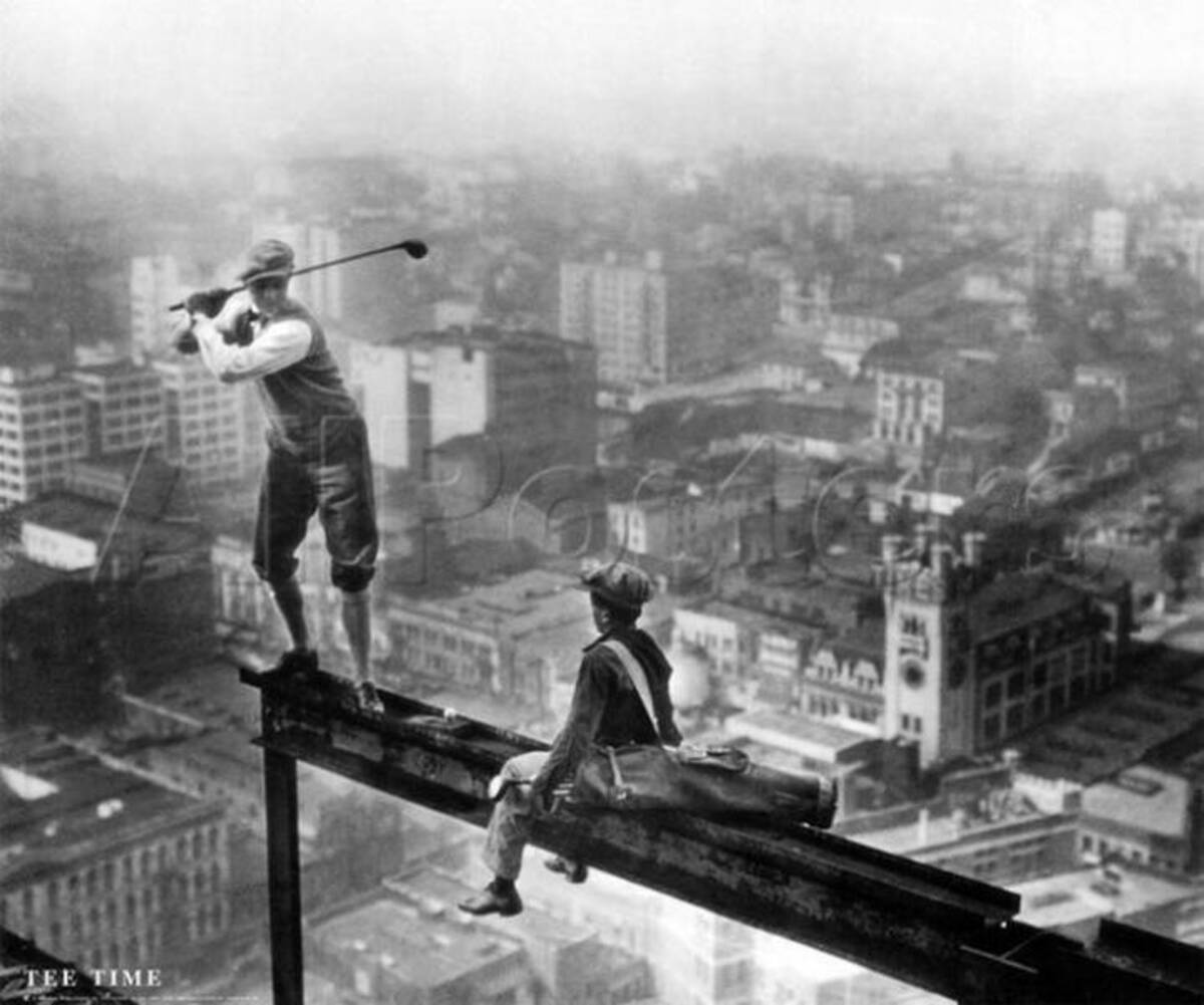 golf on skyscraper - Tee Time B18