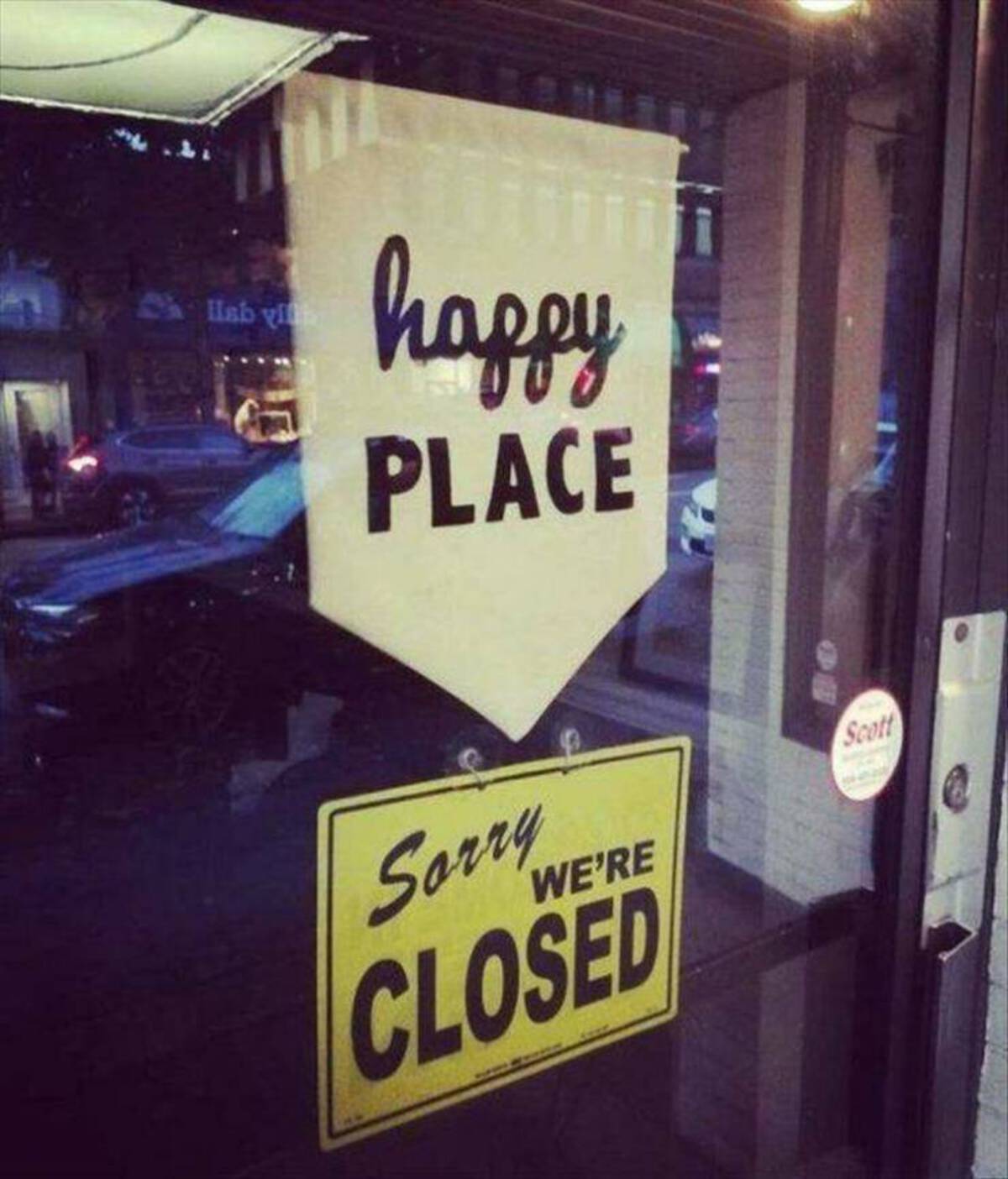 signage - Hab vih happy Place Sorry We'Re Closed Scott