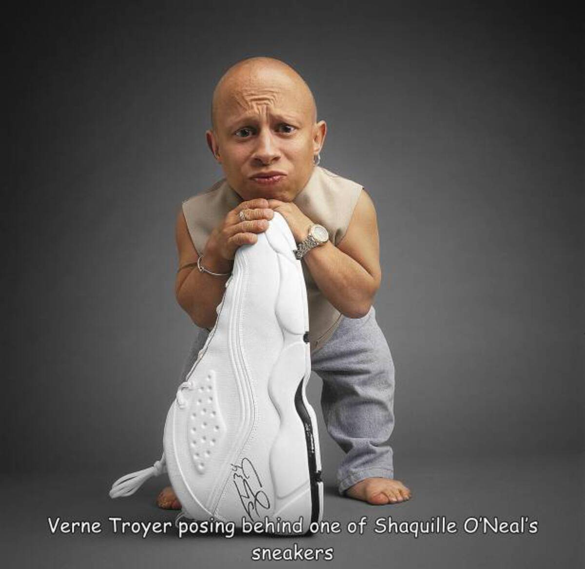 verne troyer shaq - Verne Troyer posing behind one of Shaquille O'Neal's sneakers