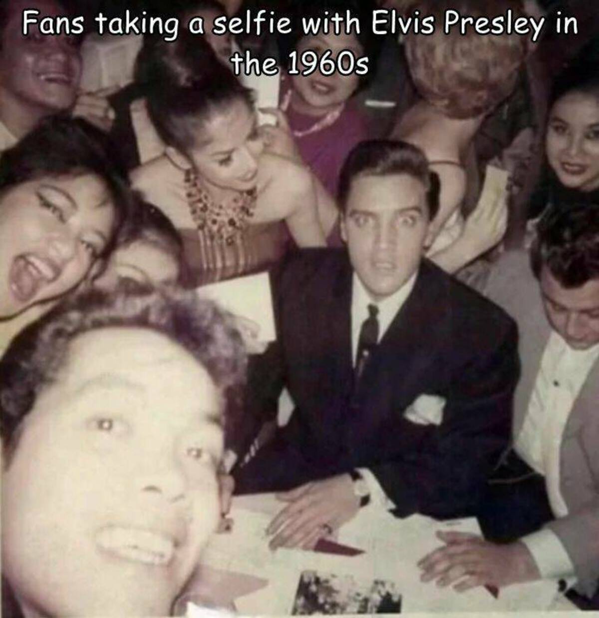 rare photos elvis presley - Fans taking a selfie with Elvis Presley in the 1960s