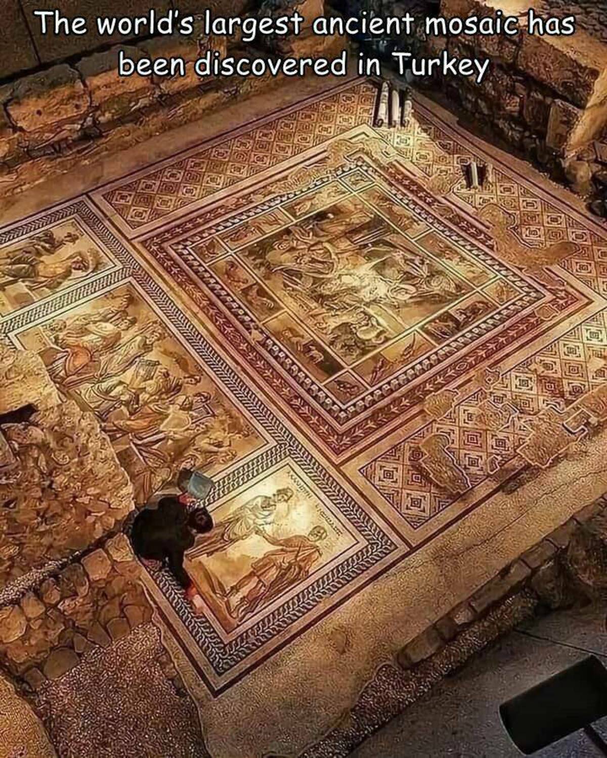 world's largest mosaic - The world's largest ancient mosaic has been discovered in Turkey Bord