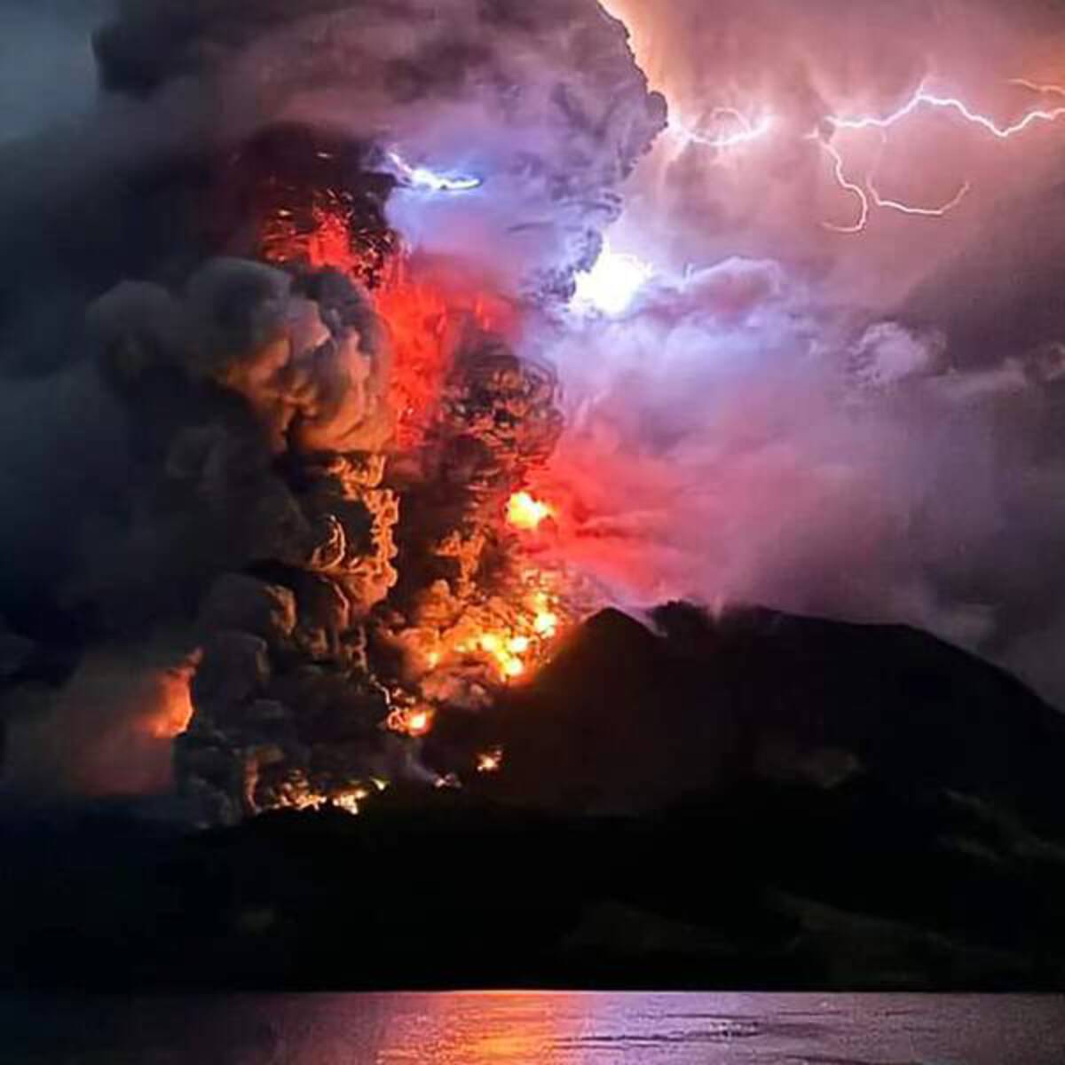 indonesia volcano eruption tsunami