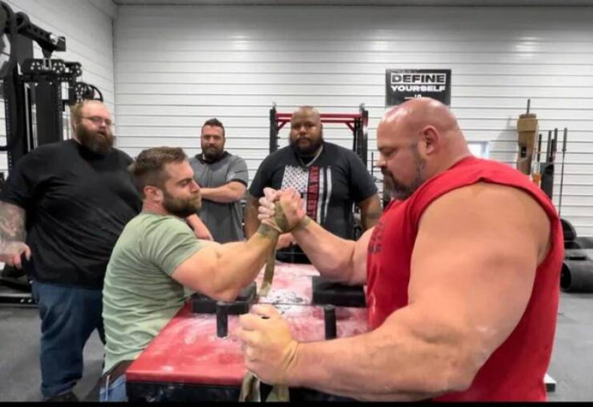 arm wrestling - Ni Define Yourself