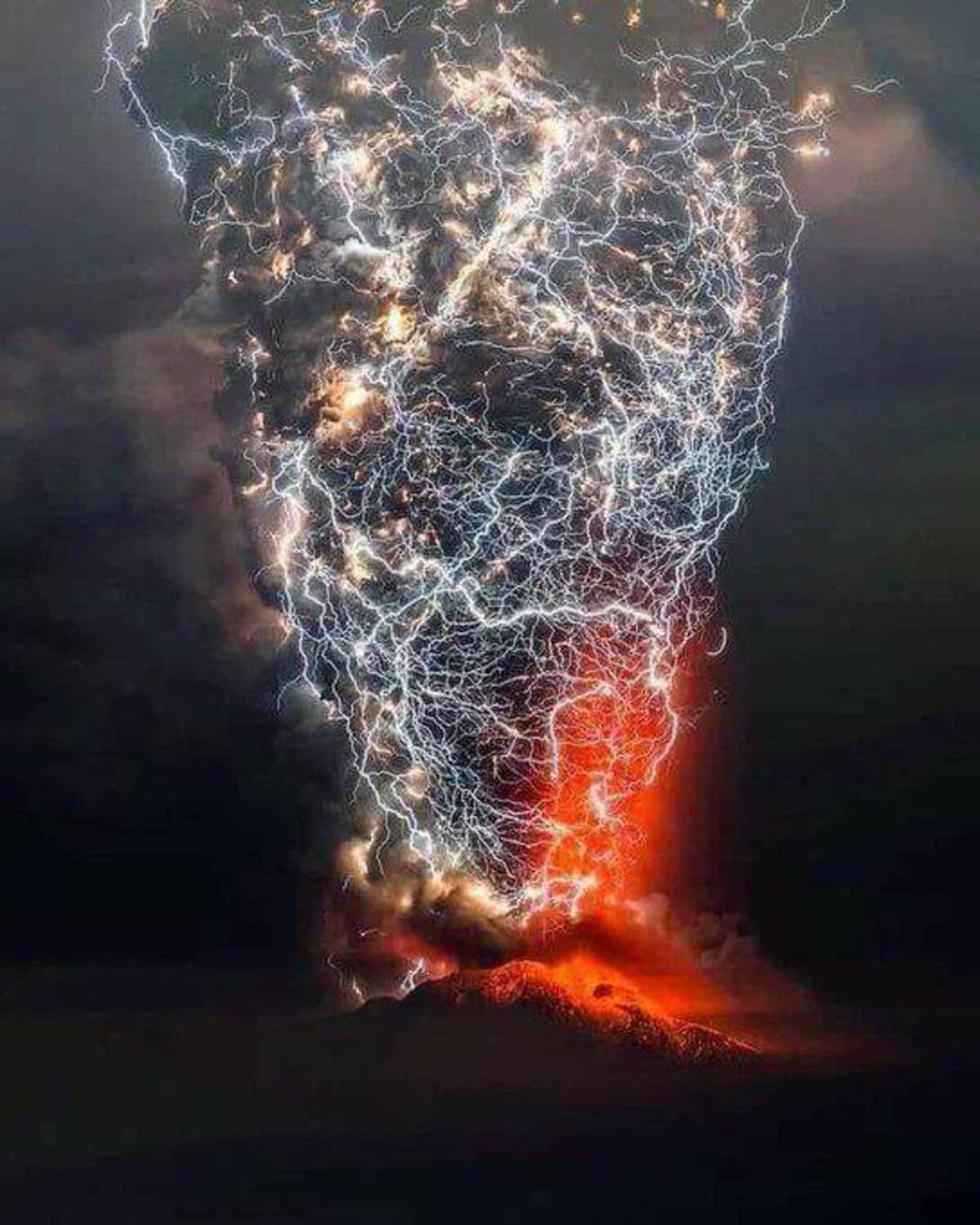 chile lightning volcano