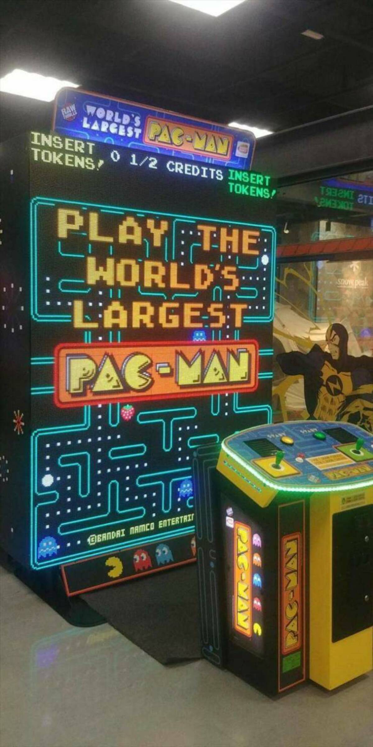 display device - Raw World'S Largest PacVay Insert 0 12 Credits Insert Tokens 2 Tokens! Erot Play The C World'S 11 Largest PacMan U Beandai Namco Entertai 33 33 PacMan AcMan San snow peak