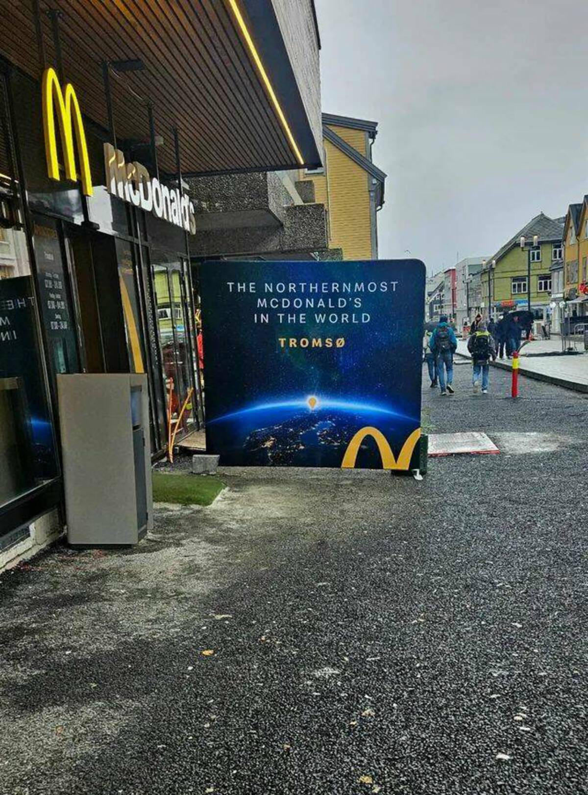 street sign - Bh M Mi EA The Northernmost Mcdonald'S In The World Troms