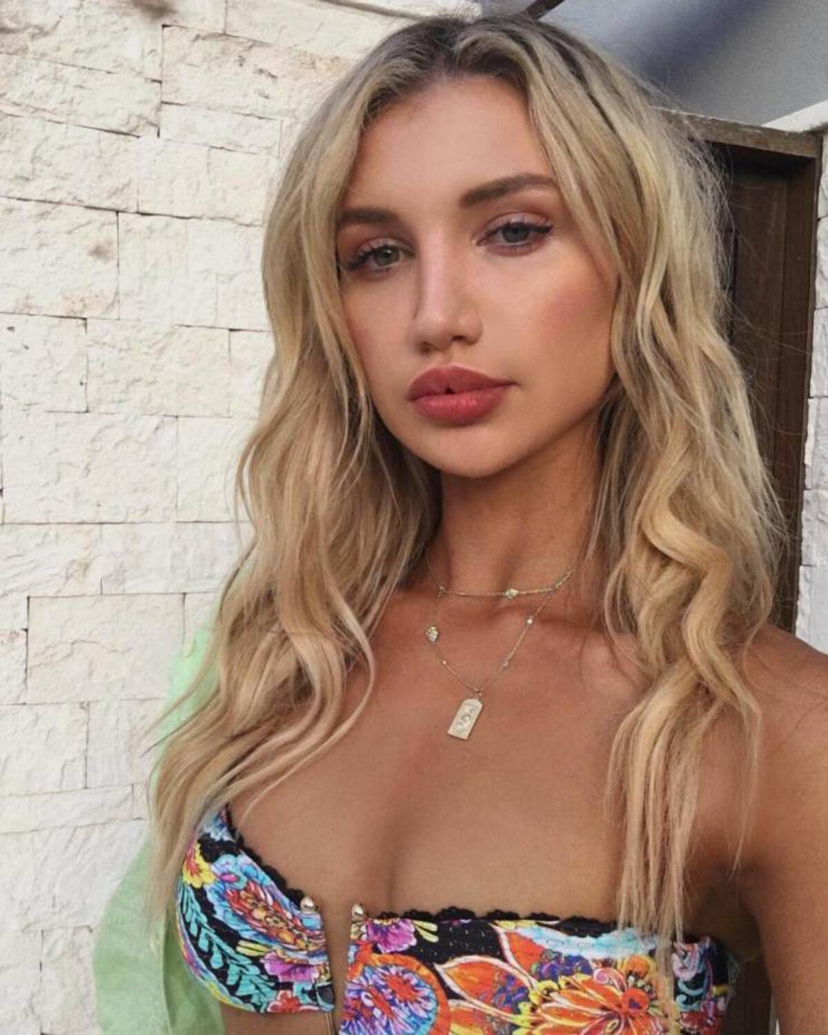 36 Fine Hotties For Your Entertainment