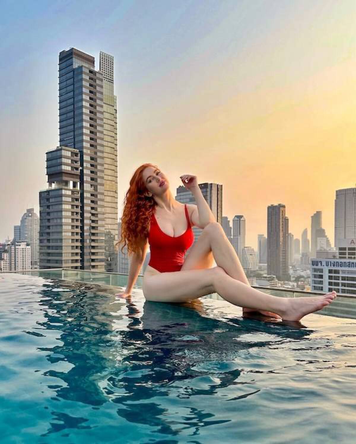 36 Fine Hotties For Your Entertainment