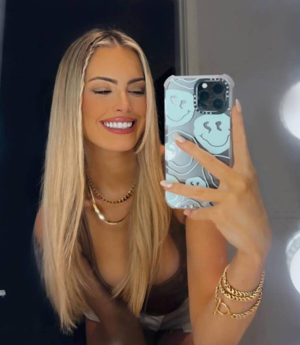 51 sEXY bABES tO pONDER oN!