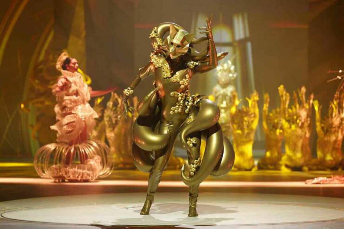 34 Choice Pics and Memes For Your Weekly Pleasure