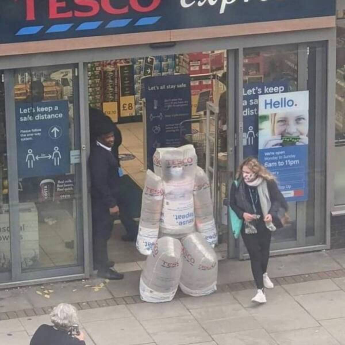 34 Choice Pics and Memes For Your Weekly Pleasure