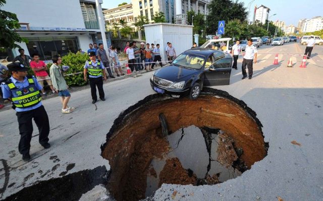 potholes in china - Police