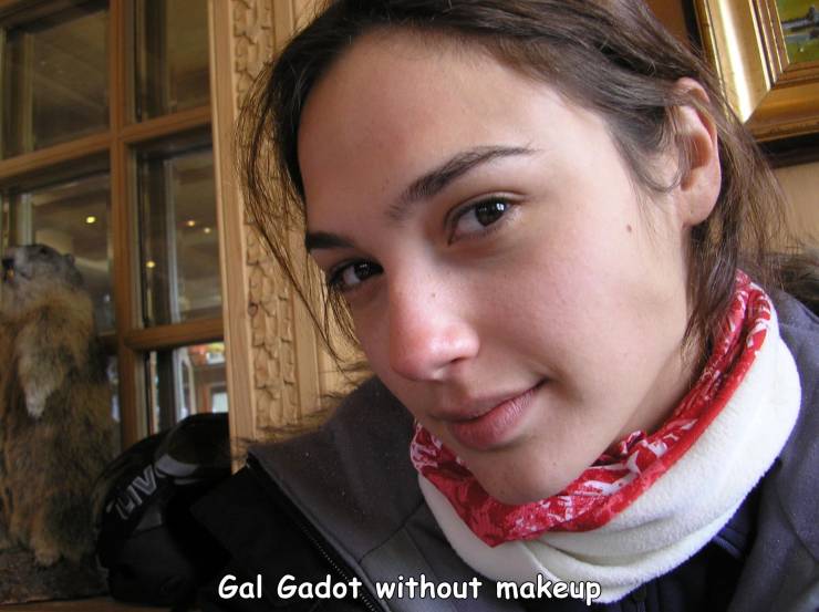 monday morning randomness - Live Gal Gadot without makeup