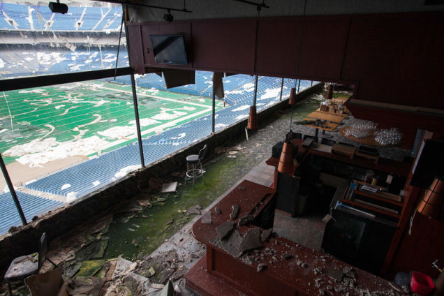 Ruined Pontiac Silverdome Are Haunting And Heartbreaking