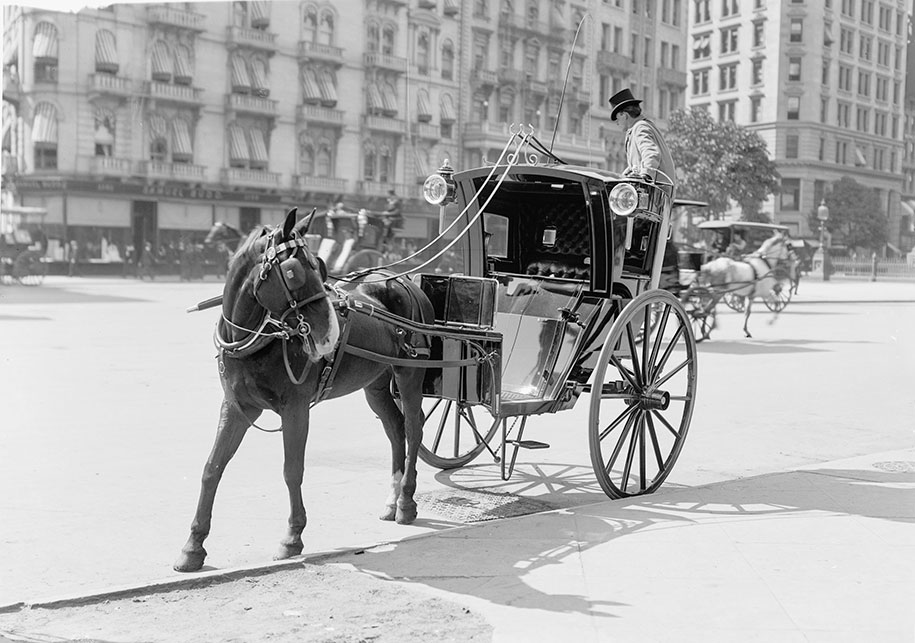 A handsome hansom cab, NYC, 1900