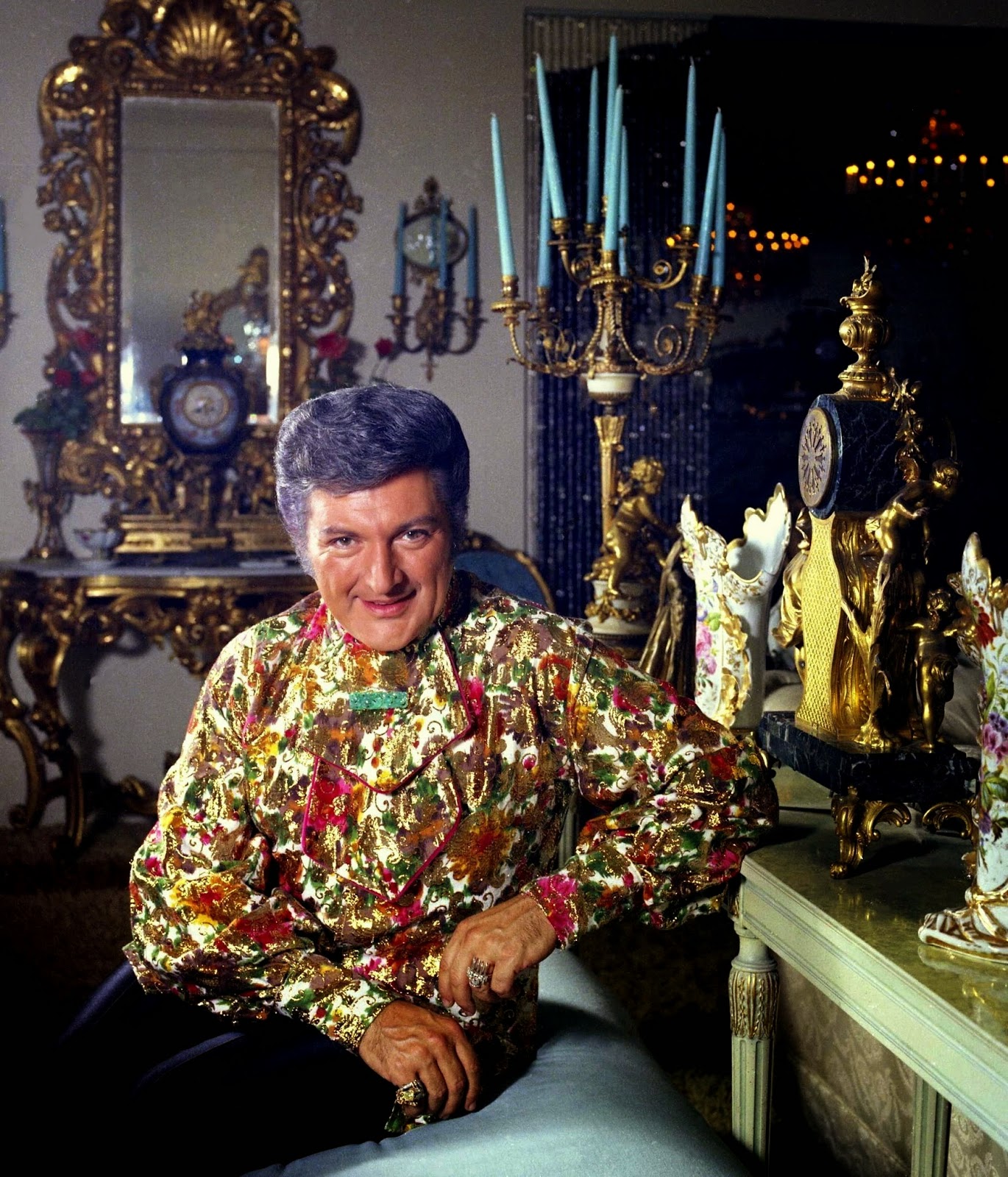 Liberace was gay but publicly denied his homosexual, died of pneumonia as a result of AIDS